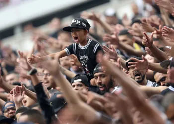 Corinthians contabiliza vandalismo da torcida e diz que cobrará Vasco