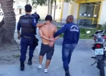 TARADO É PRESO EM ÔNIBUS NO RJ!!