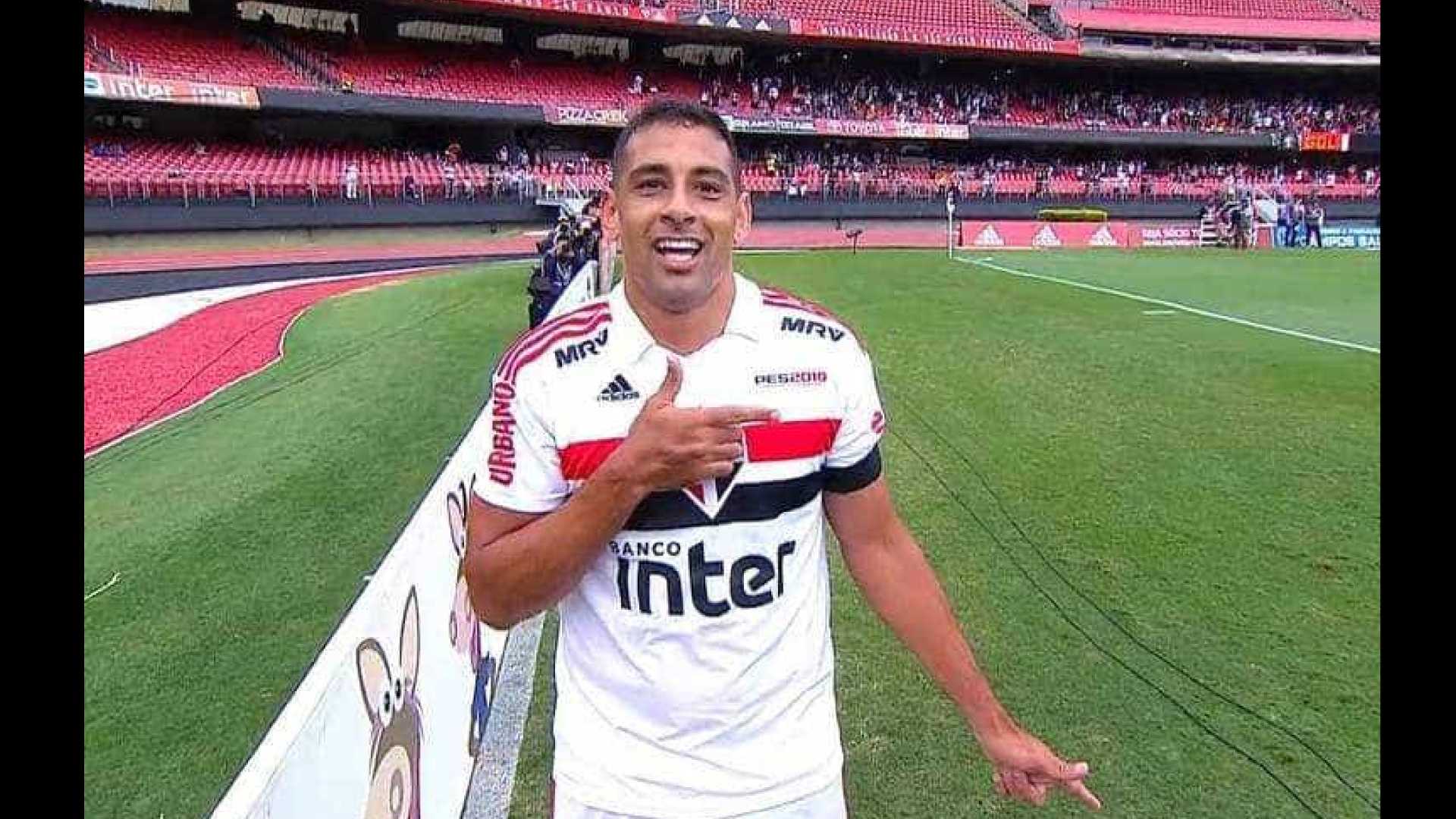 Diego Souza faz homenagem a Bolsonaro ao comemorar gol