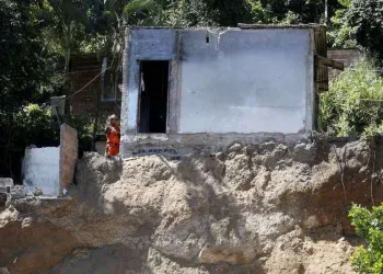 Defensoria do Rio ajuda vítimas de desabamento a recuperar documentos