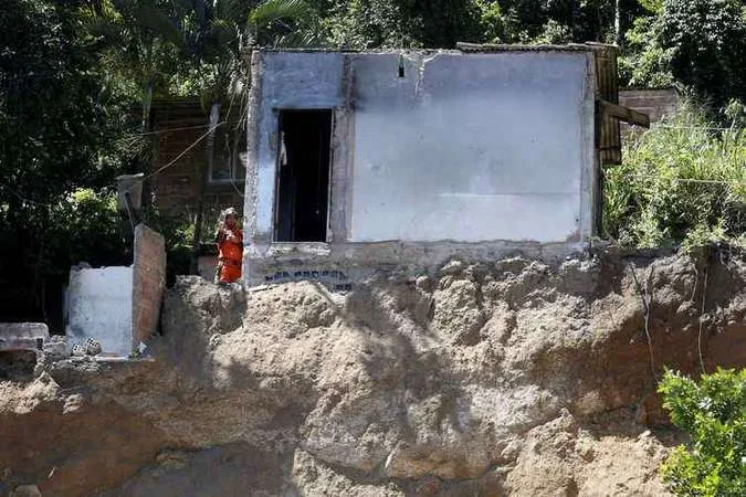 Defensoria do Rio ajuda vítimas de desabamento a recuperar documentos