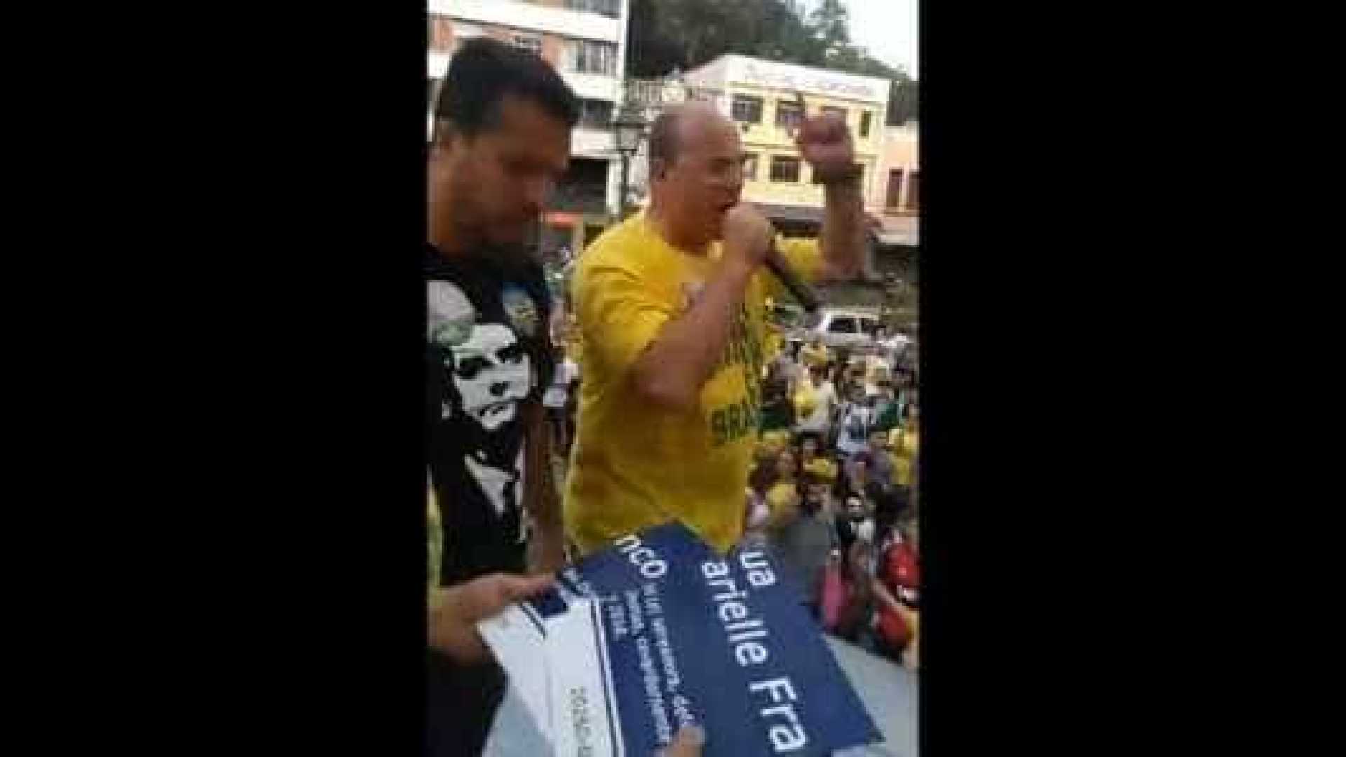 Filho de Witzel sobre destruição de placa a Marielle: Ali perdi meu pai