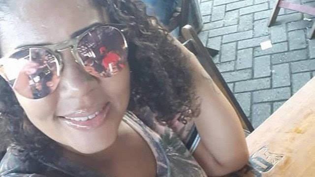 MULHER E ASSASSINADA COM TIRO DE FUZIL NA FRENTE DE TRÊS FILHOS. NO RJ!!