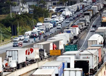 Caminhoneiros já articulam nova greve para pressionar por tabela de frete