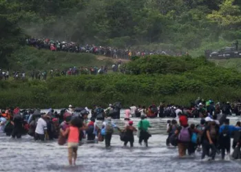 Grupo de 1.500 salvadorenhos chega ao México rumo aos EUA