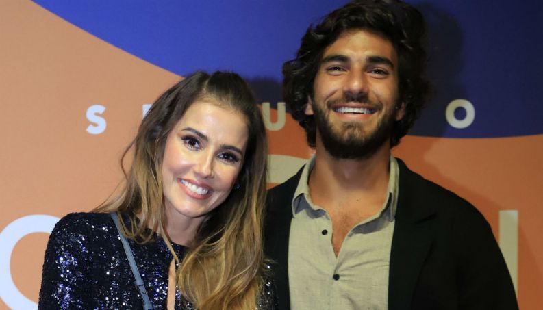 Hugo Moura revela ter mentido para Deborah Secco e que já beijou homem