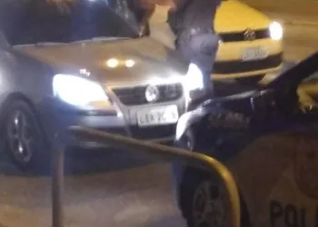 URGENTE!! CARRO É ATACADO POR TIROS NA AV CESÁRIO DE MELO!! CUIDADO!!