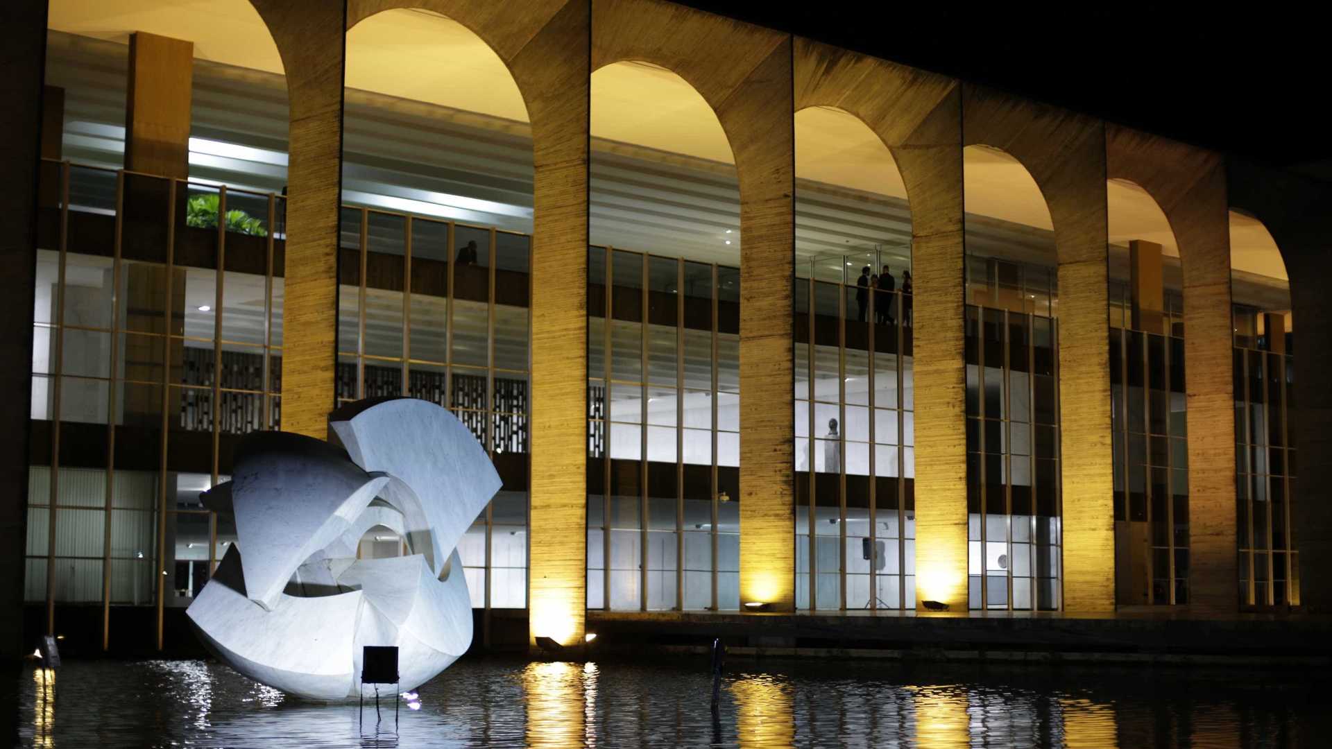 Bolsonaro ironiza ao ser questionado sobre chanceler: ‘Pode ser gay’