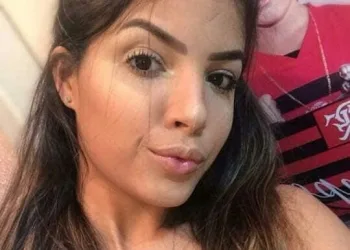 JOVEM DE 21 ANOS MORTA EM BAILE , DEIXA FILHO DE 7 ANOS.