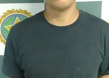 ENVOLVIDO NA MORTE DE POLICIAL MILITAR SE ENTREGA , DEPOIS DA DIVULGAÇÃO DE CARTAZ DE PROCURADO.