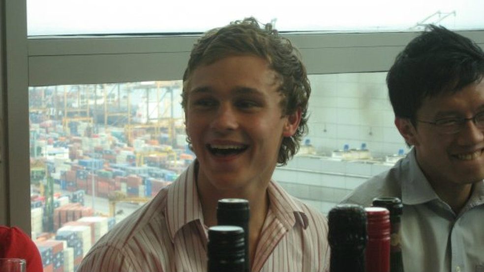 Jovem morre oito anos após comer lesma e ter o corpo paralisado