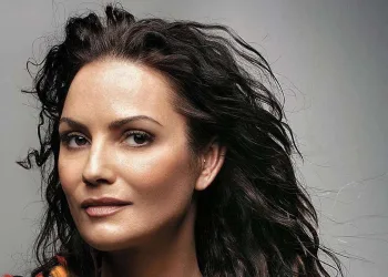 ATRIZ ESTÁ NA SECA… “ESTOU SEM TRANSAR E BEIJAR NA BOCA HÁ 2 ANOS”!!