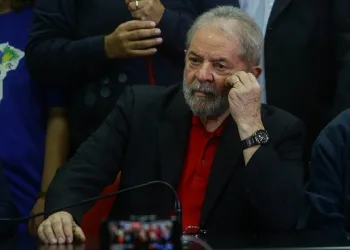 Lula diz que Moro “saiu do armário” ao aceitar convite para ministério
