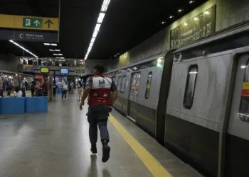 Passageira do metrô receberá R$ 15 mil de indenização por ter ficado com seio preso na porta do vagão
