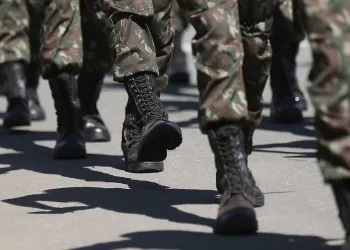 PM morre ao furar bloqueio do exército no RJ