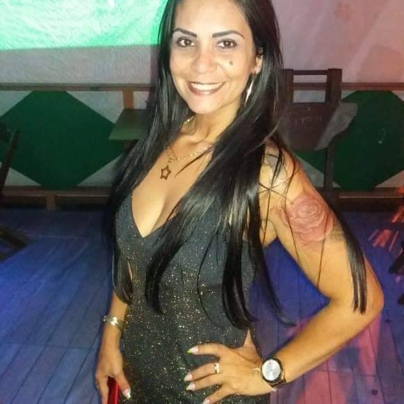 MULHER É ASSASSINADA DENTRO DE CASA NO RJ!!