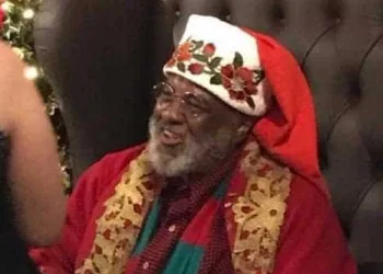 Foto de Papai Noel negro em shopping viraliza na web