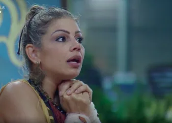 Após agressão, Catia Paganote é expulsa ao vivo de A Fazenda