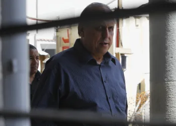 Pezão tem bens bloqueados pela Justiça