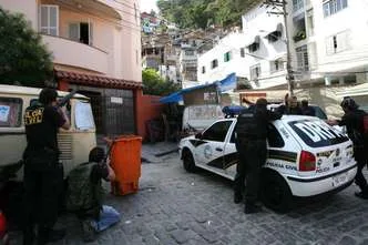 Policiais que 'abaterem' pessoas com fuzis serão investigados, diz procurador