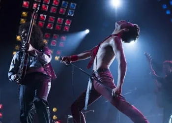 Brasileiros estão vaiando cenas gays da biografia do Queen no cinema