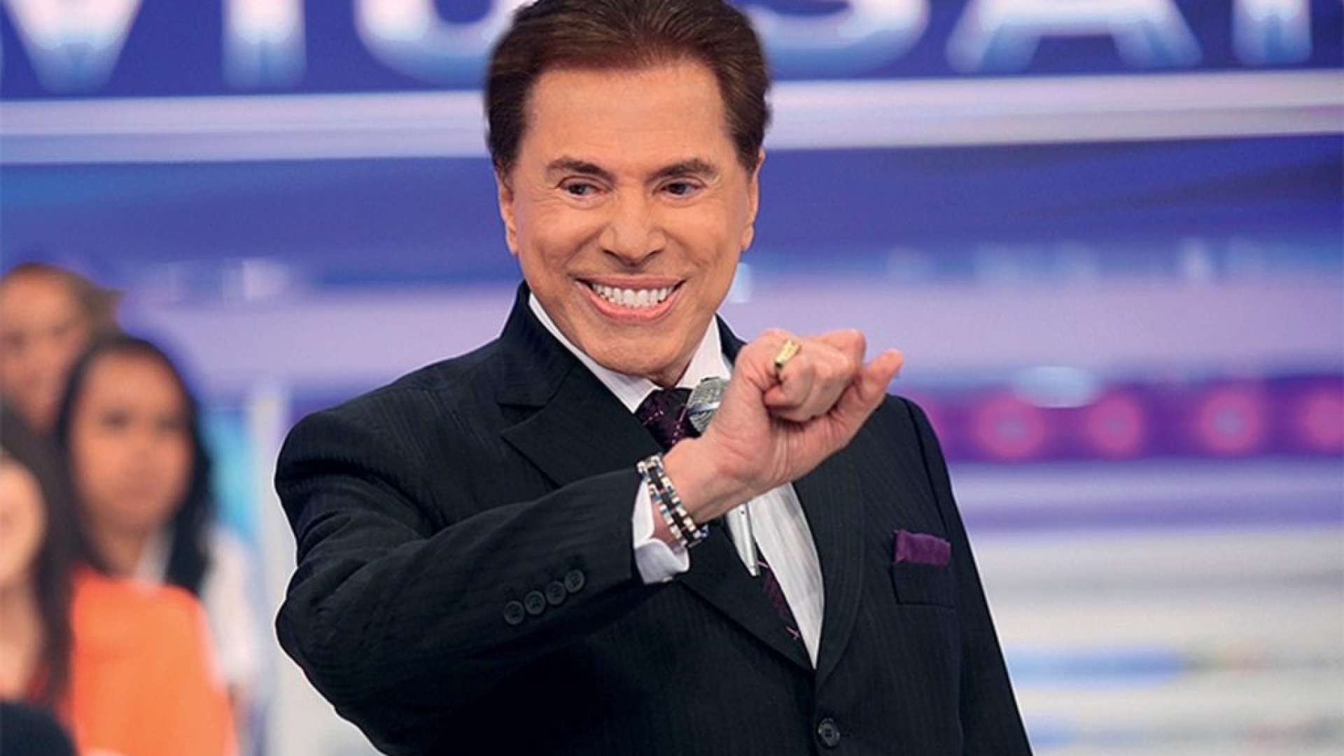 Bolsonaro liga para Silvio Santos ao vivo e faz doação para o Teleton