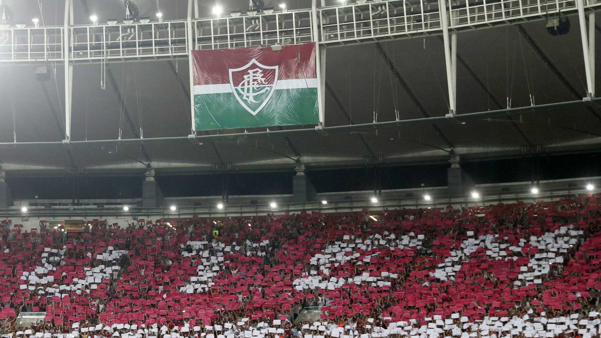 Treino no CT do Fluminense é invadido por cerca de 50 torcedores