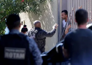 Dizendo ter sido traído, homem ameaça explodir a casa e Bope precisa intervir