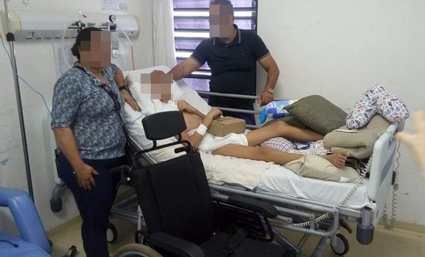 Mulher ajudada por cantor vendeu cadeira de rodas que ganhou em abril