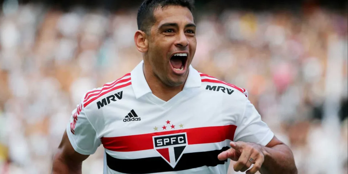 São Paulo se manifesta sobre homenagem de Diego Souza a Bolsonaro