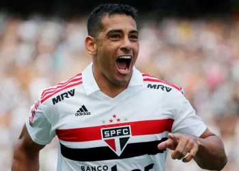São Paulo se manifesta sobre homenagem de Diego Souza a Bolsonaro