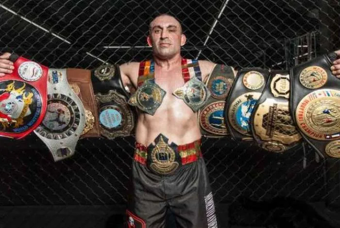 Campeão mundial morre após nocaute brutal