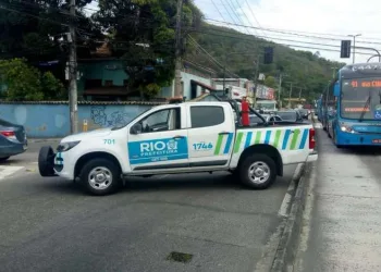 Tiroteio interrompe circulação do BRT Transcarioca na Zona Oeste!!