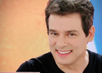 Apresentador bate-boca na web e defende vinheta da ditadura militar