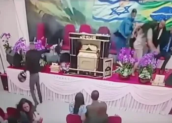 Pastor é baleado durante culto!! Video…