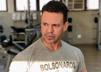 Cantor se desculpa após xingar Fernanda Lima: ‘Fui babaca’