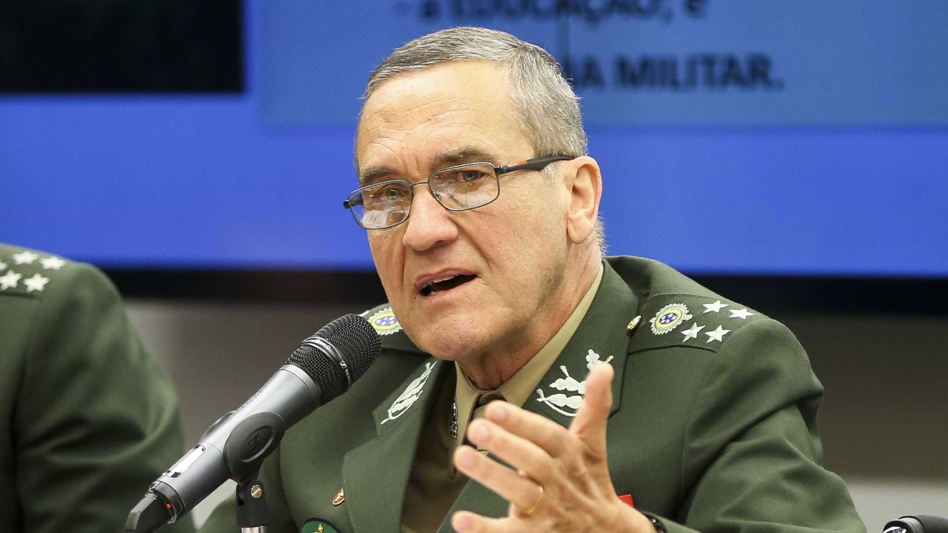 Líder do Exército fala sobre a volta dos militares ao poder