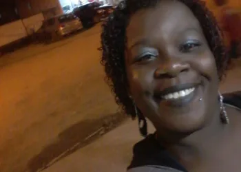 MARIDO ESFAQUEIA MULHER EM PACIÊNCIA E ESTÁ FORAGIDO!!( FOTOS)