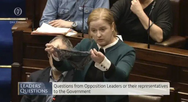 Estuprador é inocentado por vítima usar calcinha fio-dental e gera onda de revolta