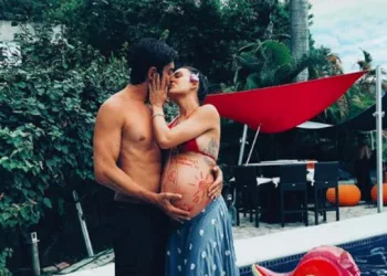 Isis Valverde publica a primeira foto com o filho recém-nascido