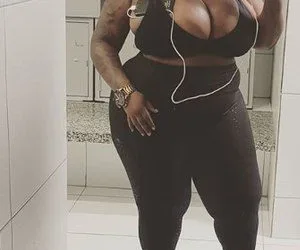 Jojo contrata personal de Viviane Araújo para desfilar nua no carnaval