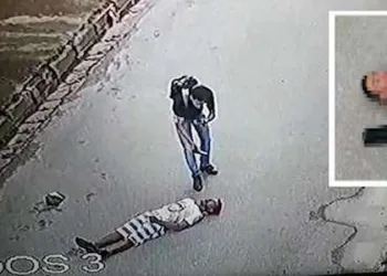VÍDEO: jovem reage a roubo, ‘nocauteia’ o assaltante e filma a agressão