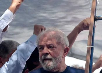 Aparência de Lula comove juízes, que discutem prisão domiciliar