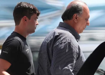 À PF, Pezão diz que só ganhou sistema de som de Cabral