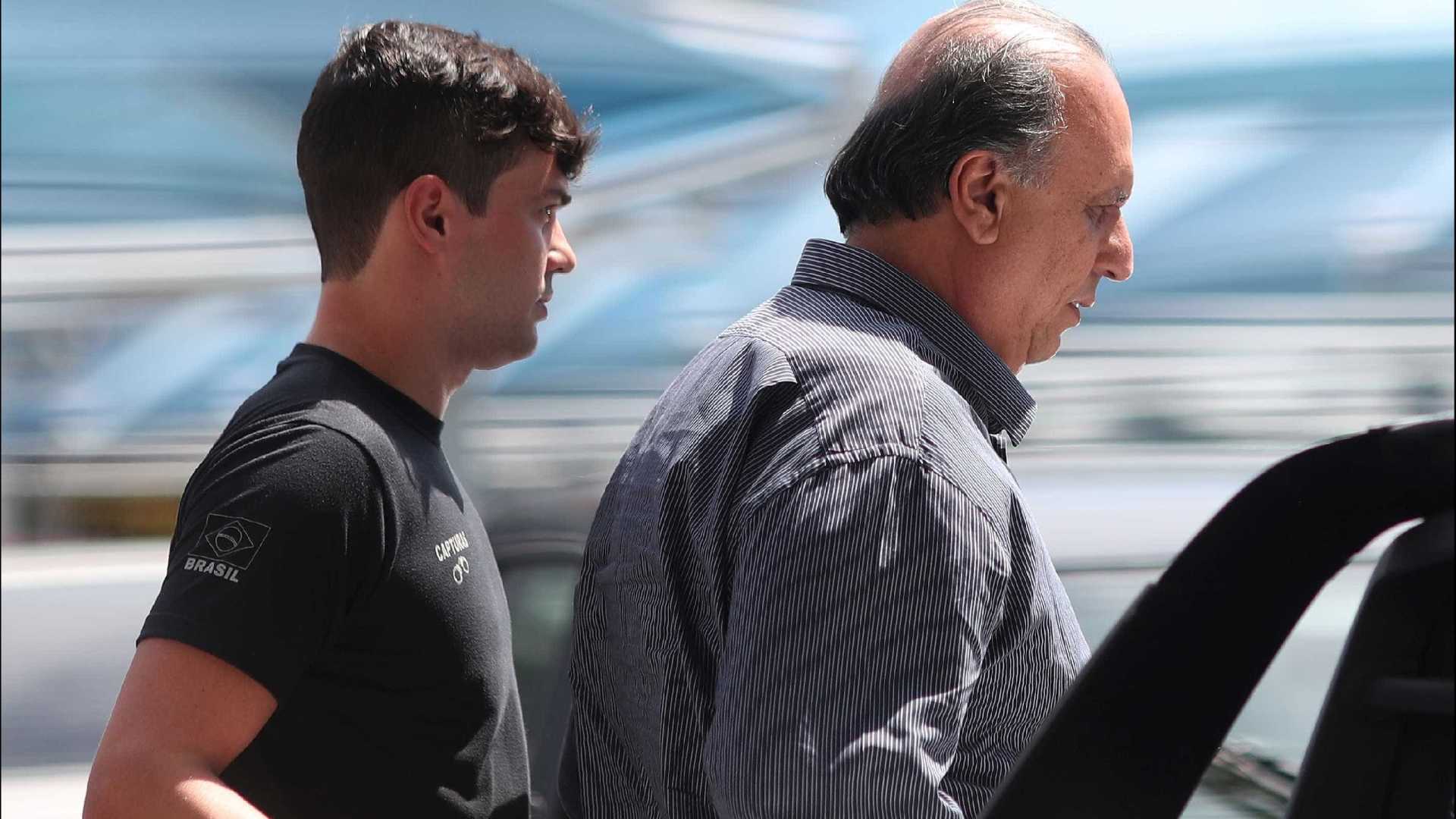 À PF, Pezão diz que só ganhou sistema de som de Cabral