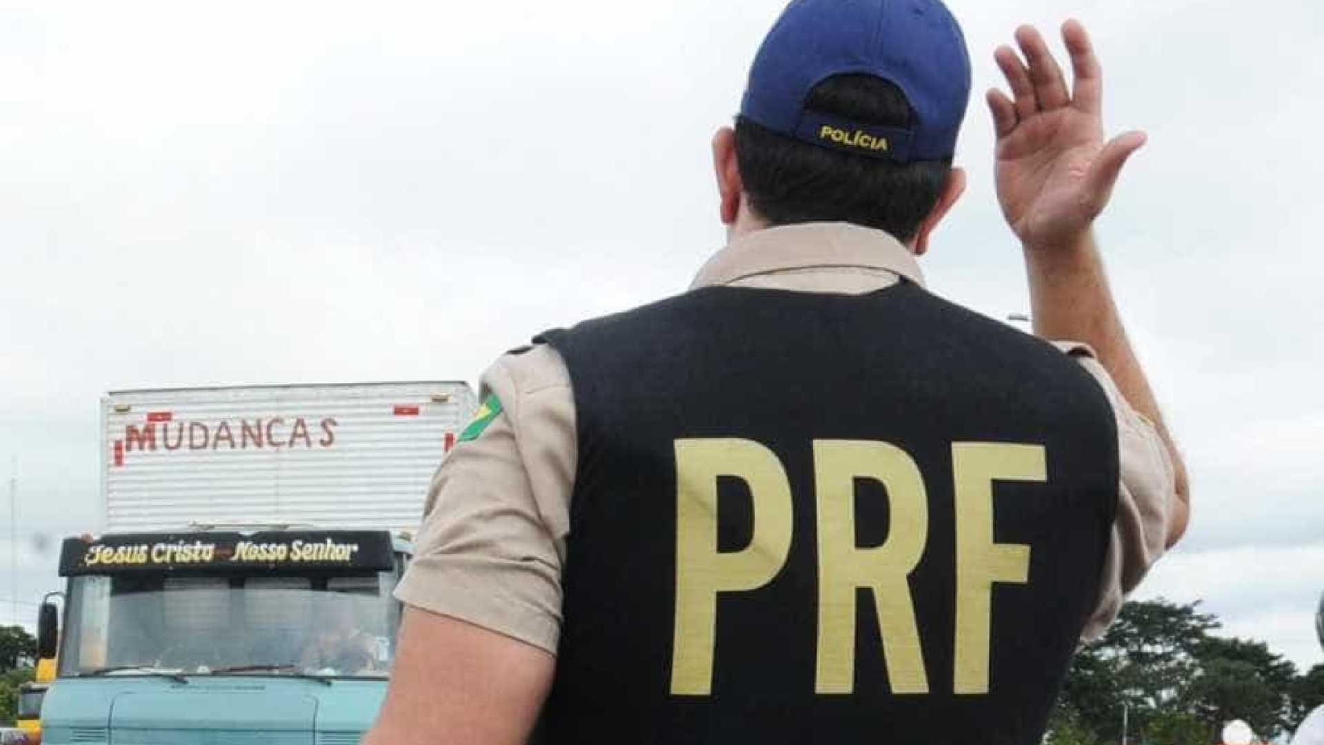 Troca de tiros entre PRF e criminosos deixa 2 mortos e 2 feridos no Rio