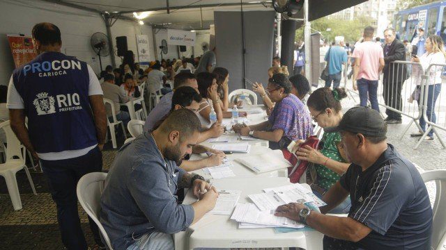 Procon  faz mutirão para renegociar dívidas em shopping na Zona Oeste do Rio