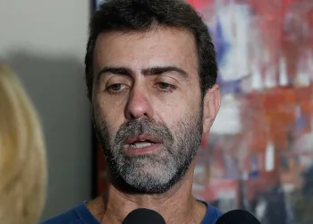 Carlos Bolsonaro e Marcelo Freixo discutem após prisão de Pezão