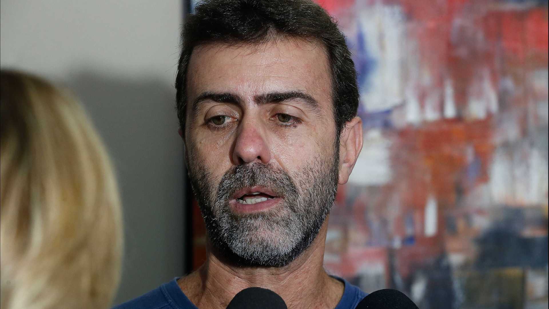 Carlos Bolsonaro e Marcelo Freixo discutem após prisão de Pezão