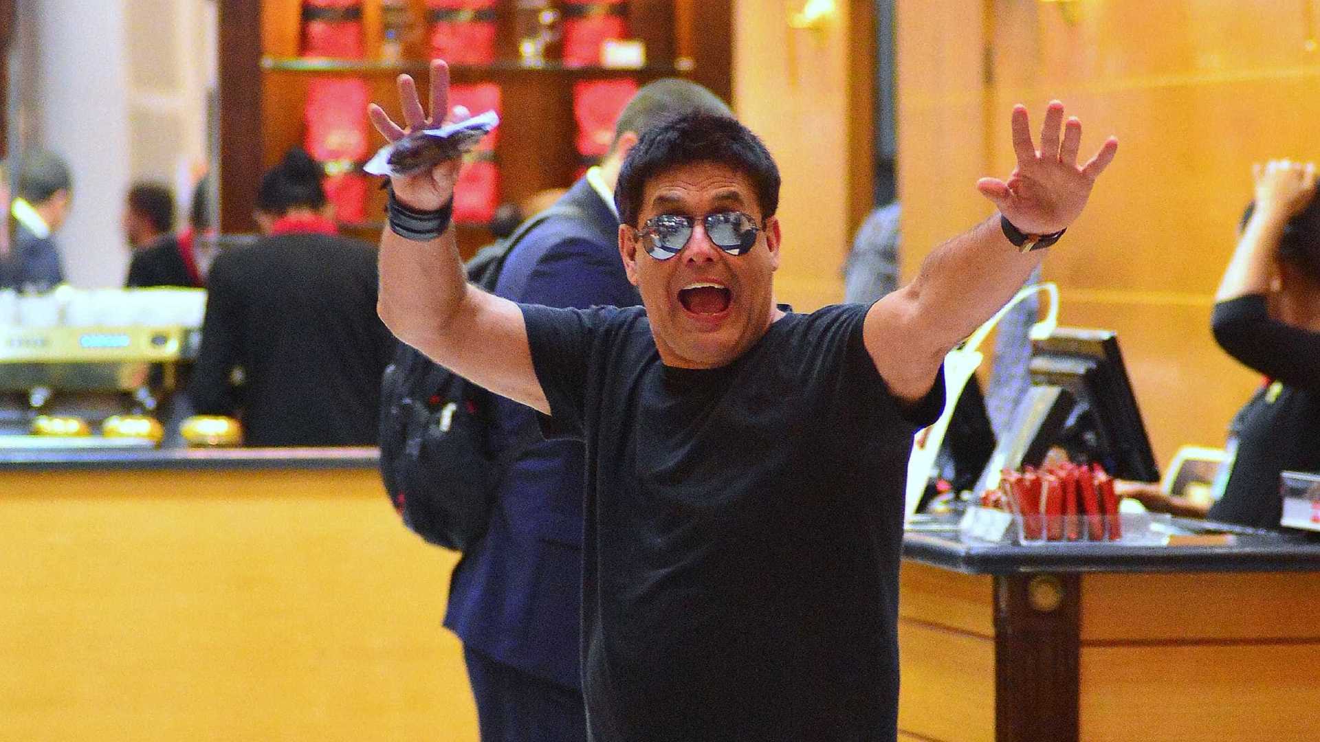 Sérgio Mallandro pede prioridade em ação por ser idoso